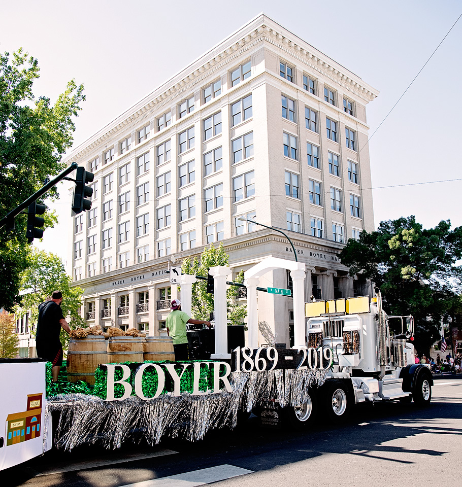 Silicon Valley Building with parade float